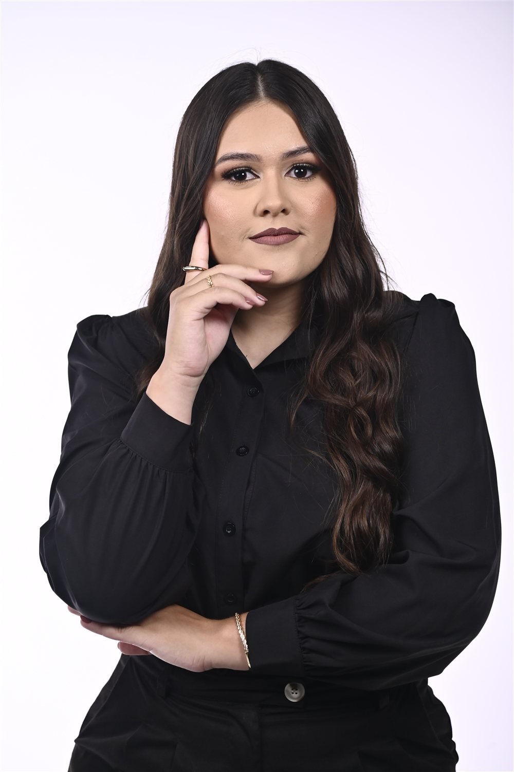 Retrato de Yasmin Aires, psicóloga infantojuvenil.